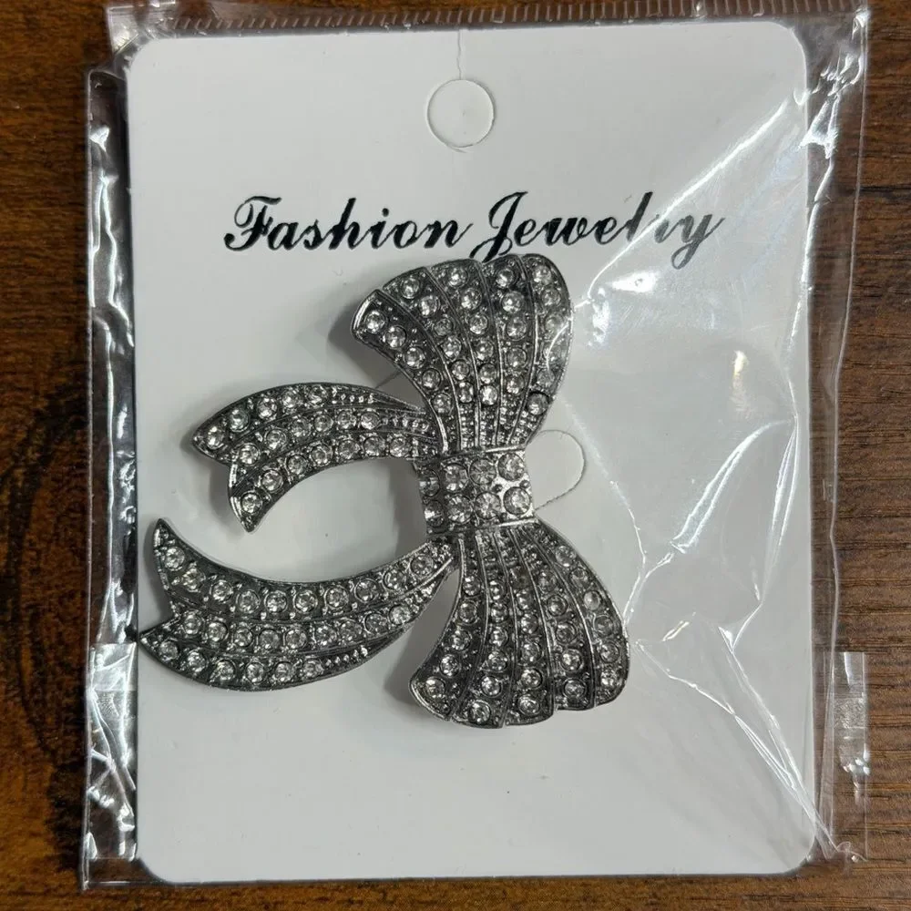 Set of 6 Rhinestone Bow Brooch Pins Gold & Silver Tone Vintage Style. New/Sealed